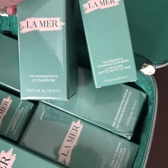 La Mer Skincare Set in Green Case - Picture 6 of 8